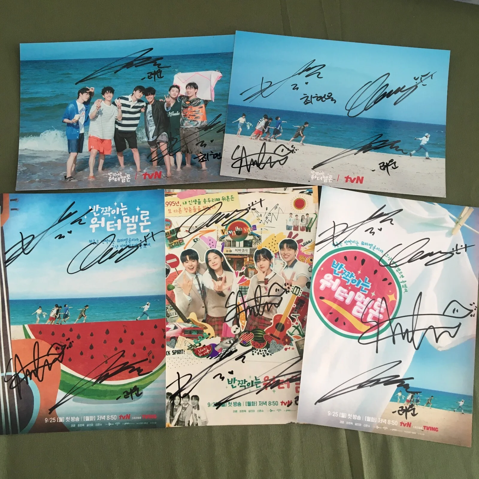 Twinkling Watermelon Group Autographed Signed Photo 4*6 K-POP Collection 2023, image 2