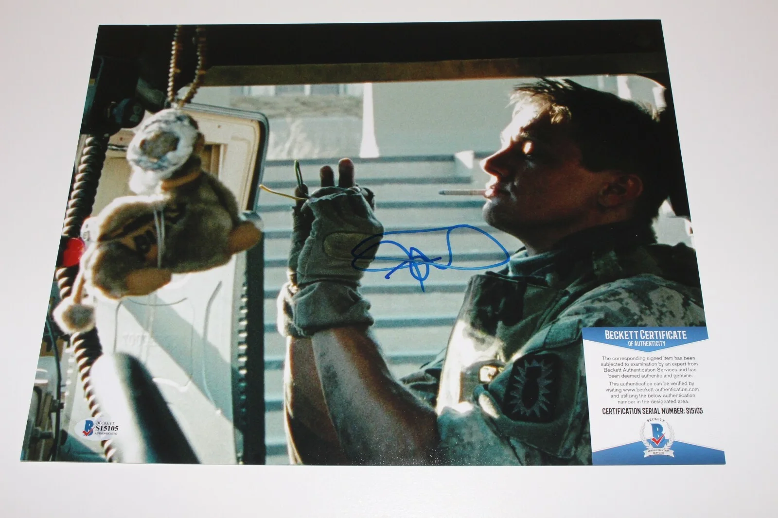 JEREMY RENNER SIGNED THE HURT LOCKER 11x14 MOVIE PHOTO BECKETT 1 COA AVENGERS, изображение 2