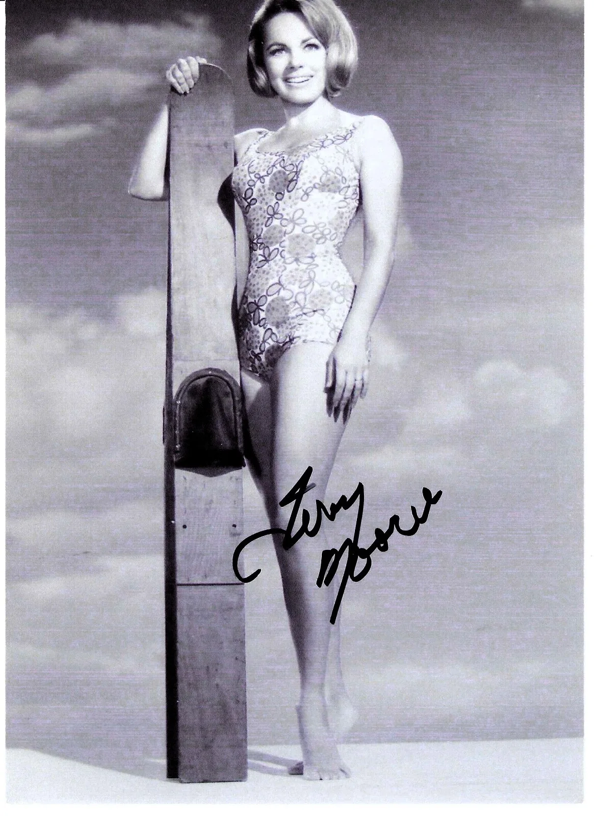 2 great TERRY MOORE signed photos - BATMAN as Venus, MIGHT JOE YOUNG each w COA, image 5
