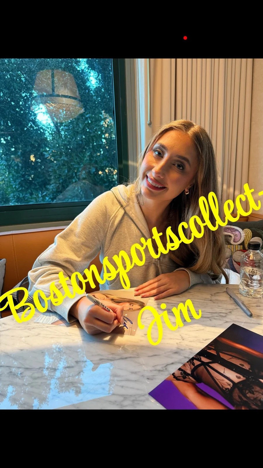 Lily Phillips — Lily Phillips Signed 11x14 Photo Adult Star Beckett Witness BAS COA Autograph, изображение 2