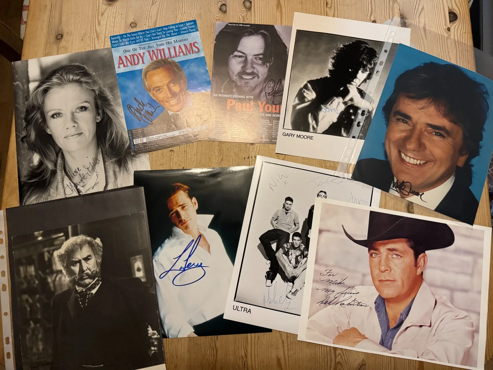 (FLD2) EXCELLENT ORIGINAL SIGNED AUTOGRAPHS PHOTOS TV FILM JAMES BOND HOLLYWOOD, изображение 2