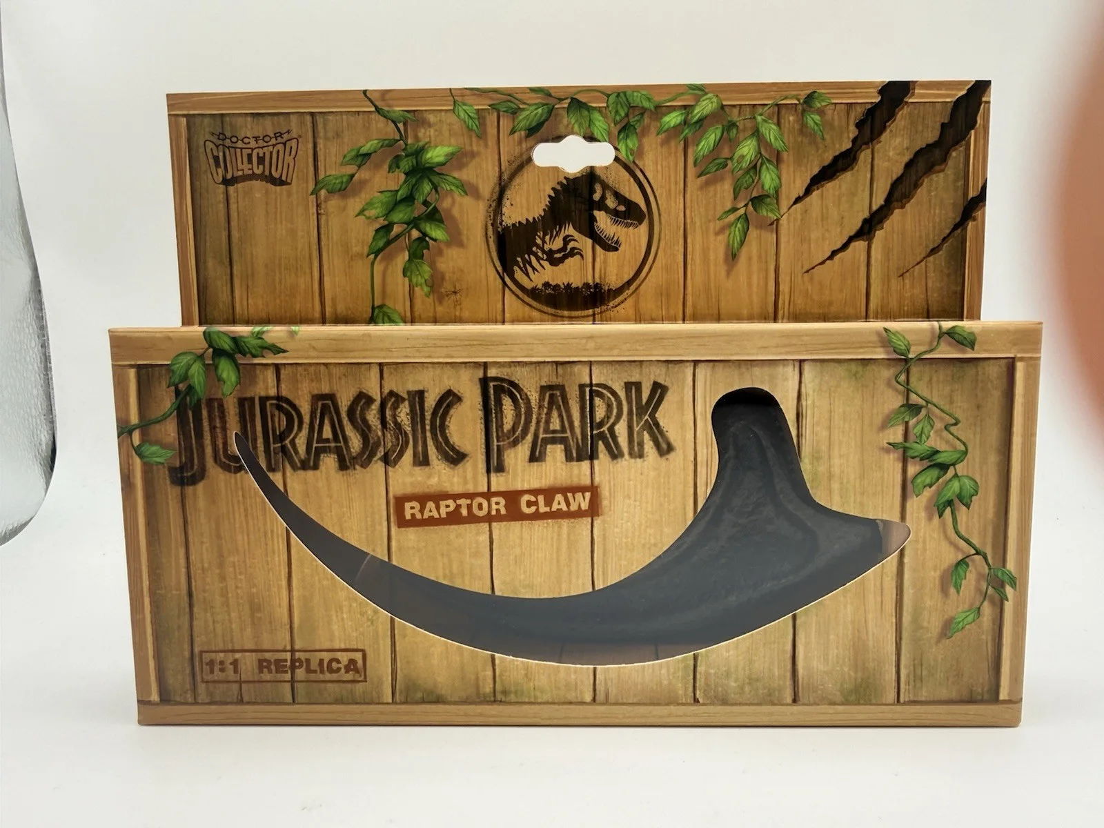 Doctor Collector Jurassic Park Replica 1/1 Raptor Claw, image 4