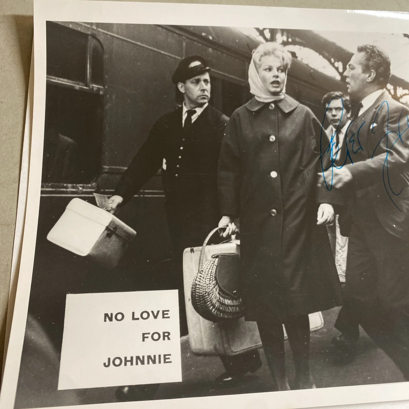 Peter Finch: Hand Signed Celebrity Photograph 8 x 10 Inches / KSK, изображение 3