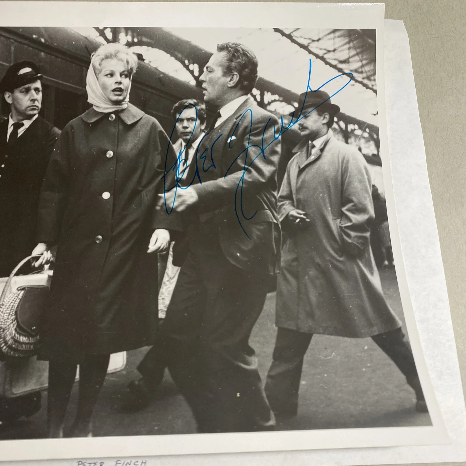 Peter Finch: Hand Signed Celebrity Photograph 8 x 10 Inches / KSK, изображение 4