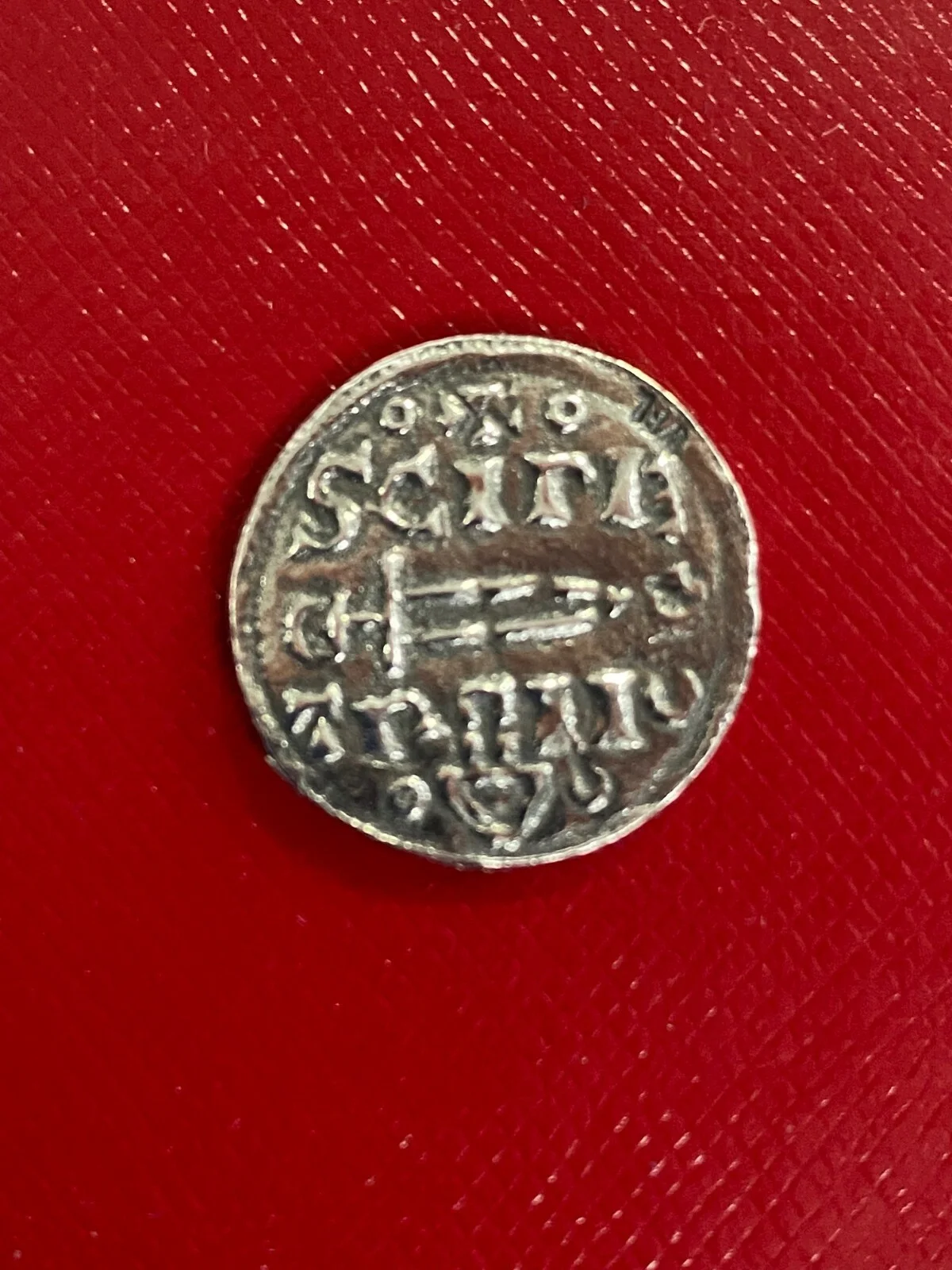 VIKING AT YORK ST PETER PENNY 921-927AD FILM PROP COIN MODERN STRIKE, изображение 2