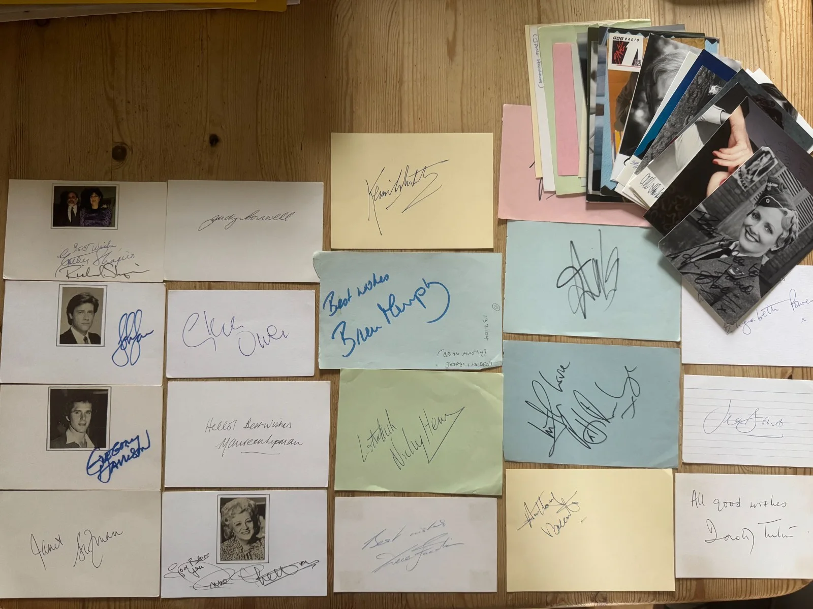 (S1) ORIGINAL GENUINE SIGNED AUTOGRAPHS ON PHOTOS & PAGES UNDEDICATED DEDICATED, image 2