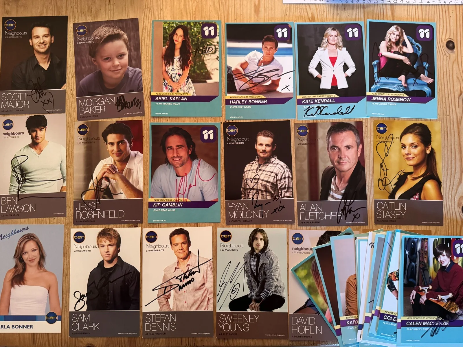 (NE1) RARE NEIGHBOURS ORIGINAL HAND SIGNED AUTOGRAPHS CAST CARDS UNDEDICATED, image 2