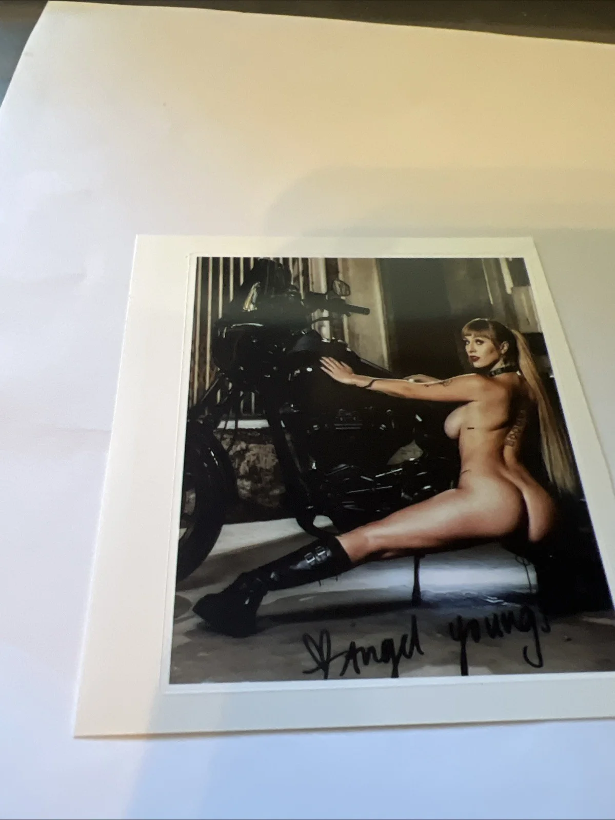 Angel Youngs autographed signed Sexy Hot Pornstar XXX. 4x3 Sticker !, изображение 2