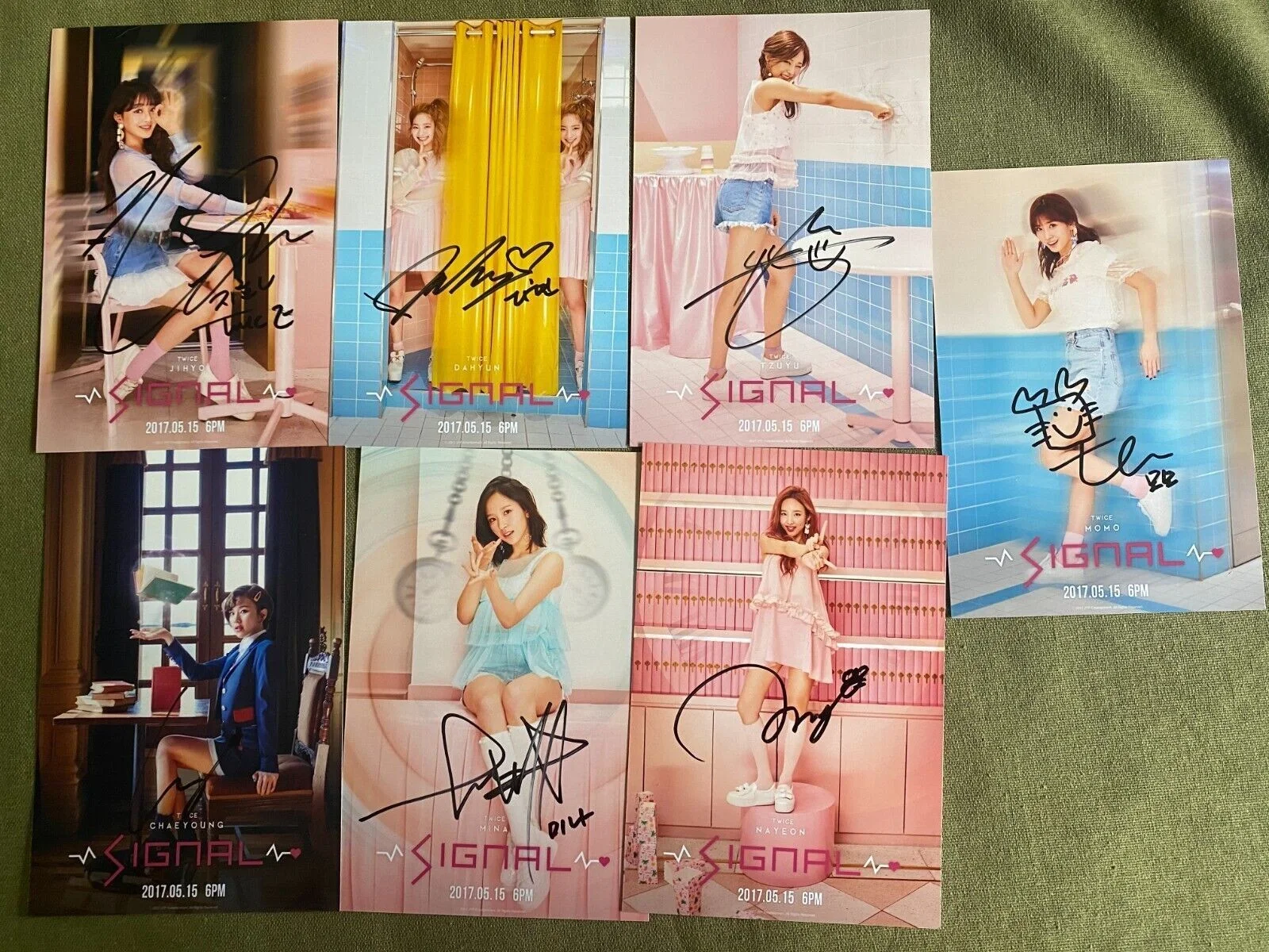 TWICE — TWICE Autographed Hand Signed Photo 4*6 K-POP Collection, image 2