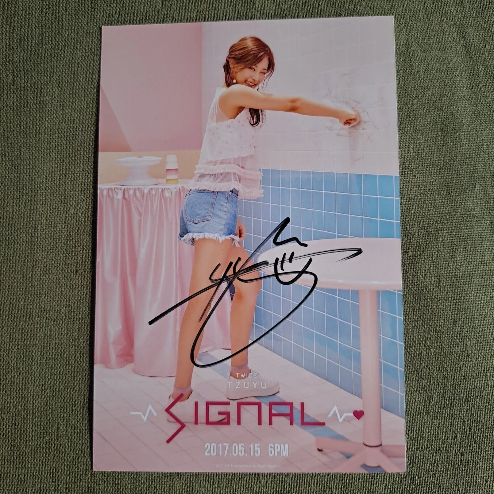TWICE — TWICE Autographed Hand Signed Photo 4*6 K-POP Collection, image 4