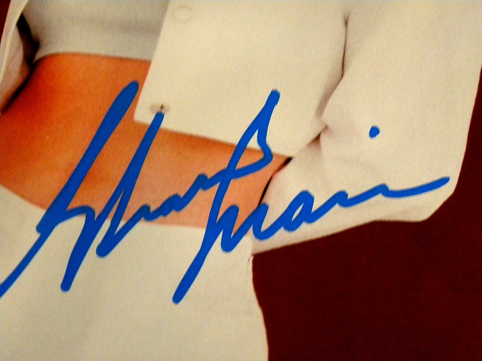 Shinia Twain — SHINIA TWAIN, 8 X 10 AUTOGRAPHED PHOTO, image 2