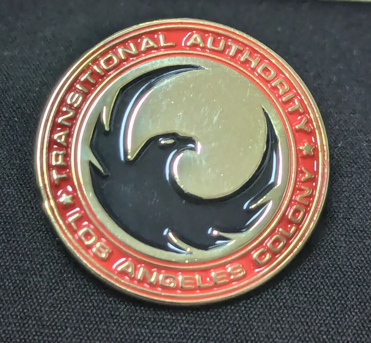 Los Angeles Colony Transitional Authority Lapel Pin x2 TV Series Movie Prop Show, изображение 2