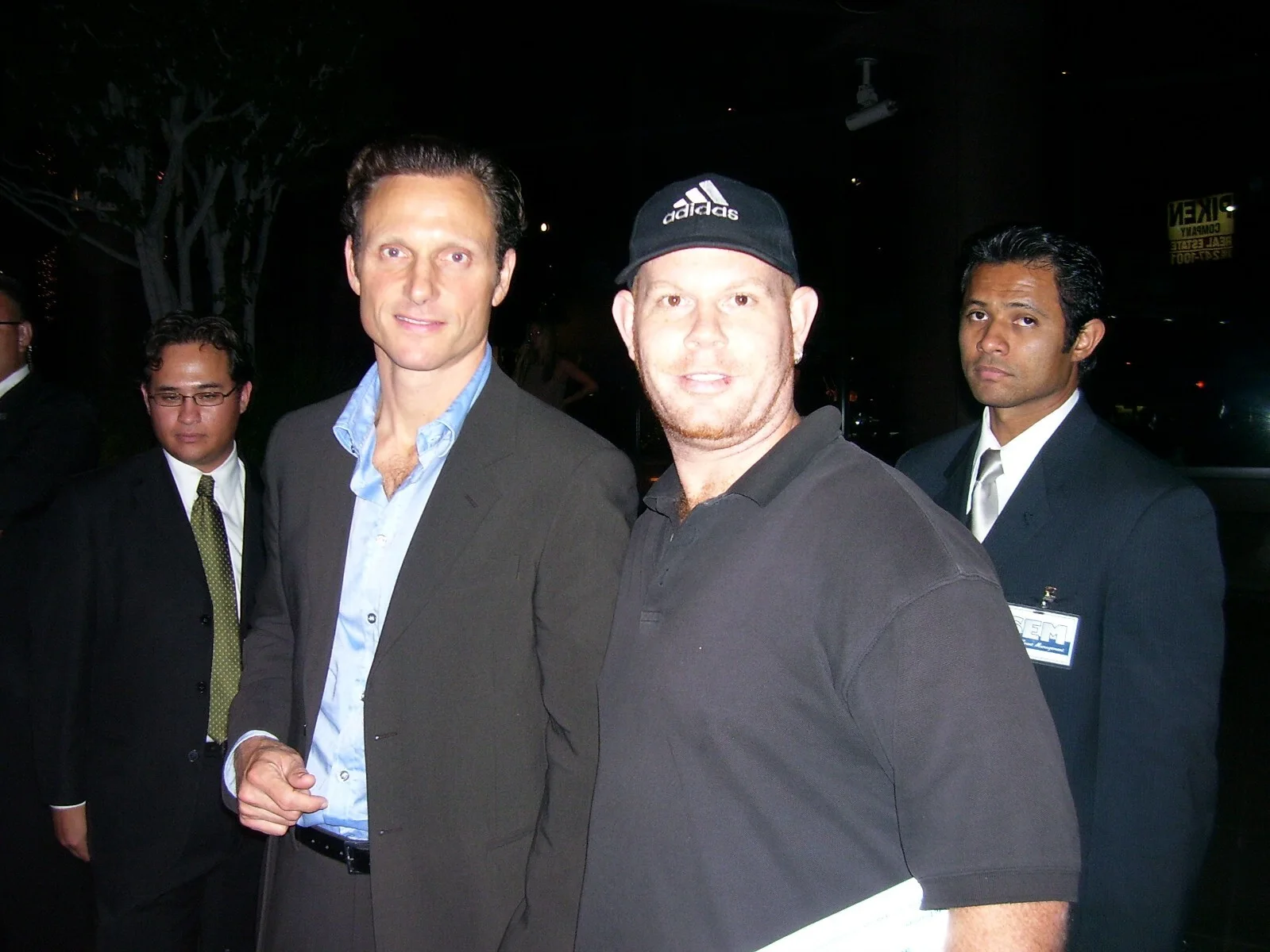 TONY GOLDWYN — Tony Goldwyn American Gun autographed photo signed 8x10 #1 Frank, image 2
