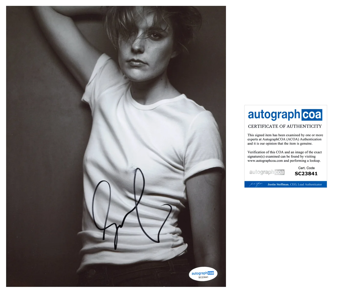 Greta Gerwig Sexy Autographed Signed 8x10 Photo ACOA, image 2