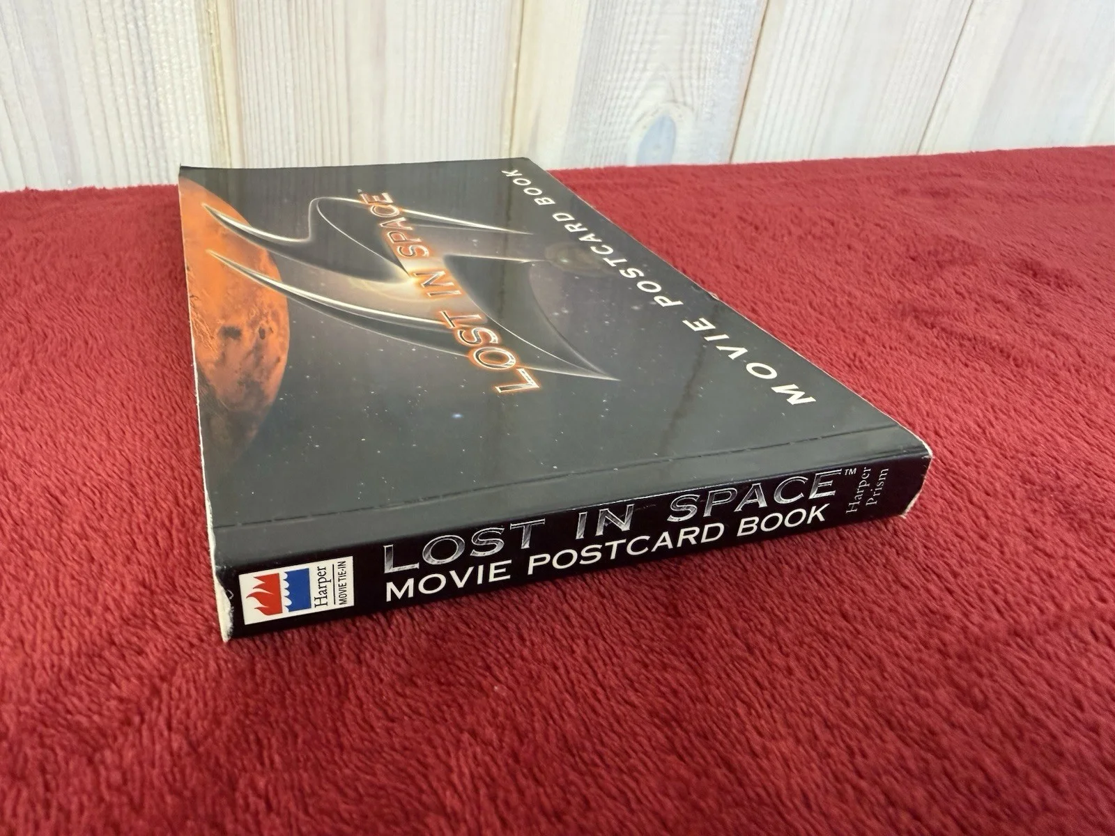POSTCARD BOOK: Lost In Space 1998 Movie Postcard Book Of 30x Postcards, изображение 2
