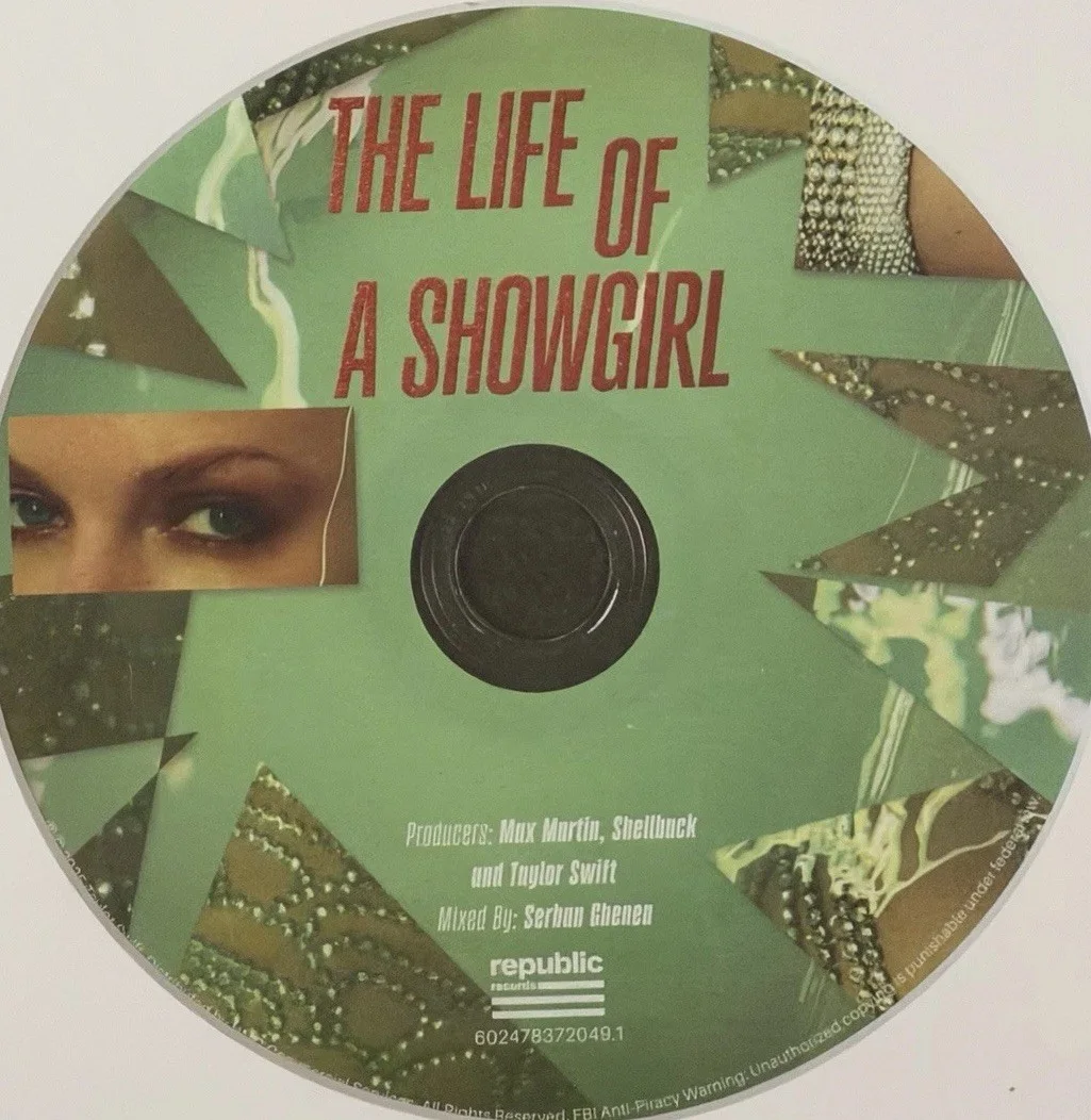 Taylor Swift Signed CD 'The Life of a Showgirl' Framed Display with Photo, изображение 3
