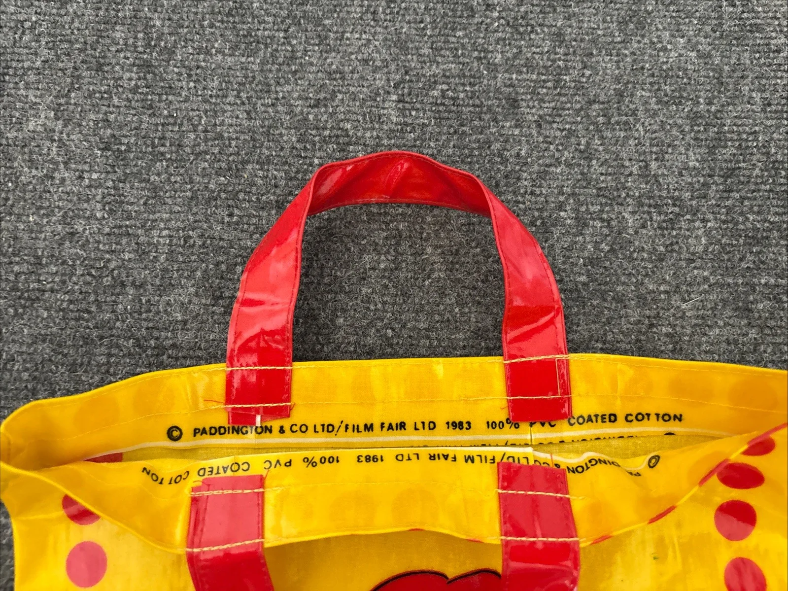 Vintage Paddington Bear Tote Bag Film Fair 1983 Yellow Red PVC Small Handbag, изображение 5