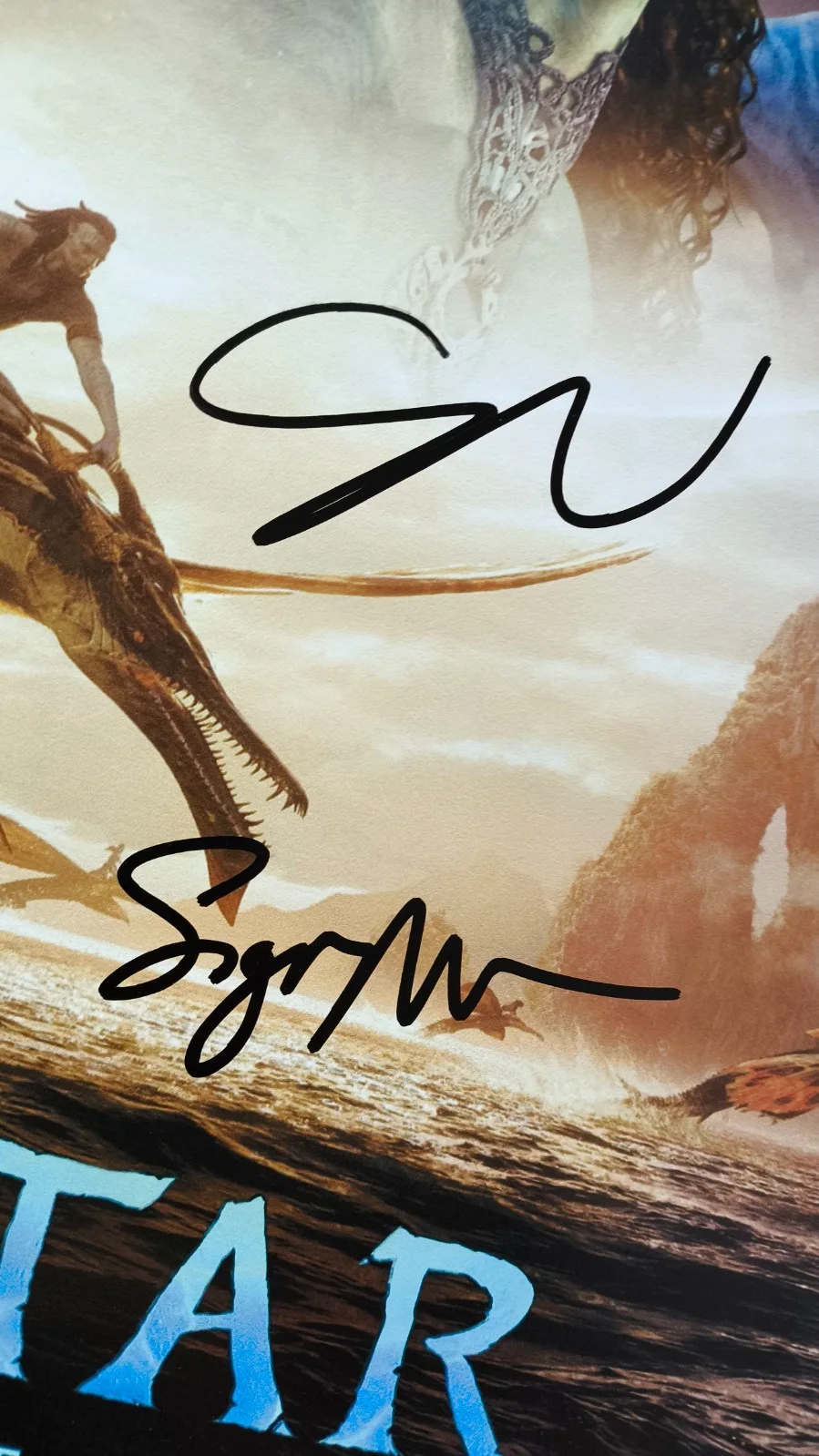 Sam Worthington, Zoe Saldana, Sigourney Weaver — Autograph Sam Worthington, Zoe Saldana, Sigourney Weaver Signed 23x17 Poster, image 3