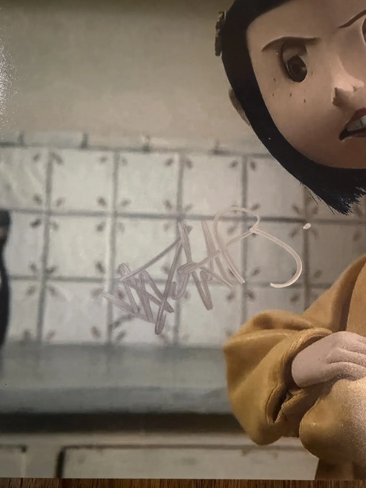 Dakota Fanning ‘Coraline’ Signed 11x14 Photo Beckett Certified RARE, изображение 2