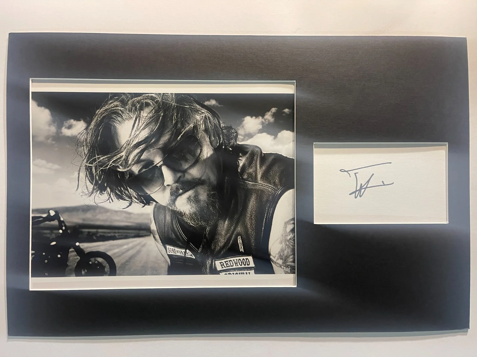 TOMMY FLANAGAN — Tommy Flanagan Sons Of Anarchy W/COA matted signed index card with photo 11x17