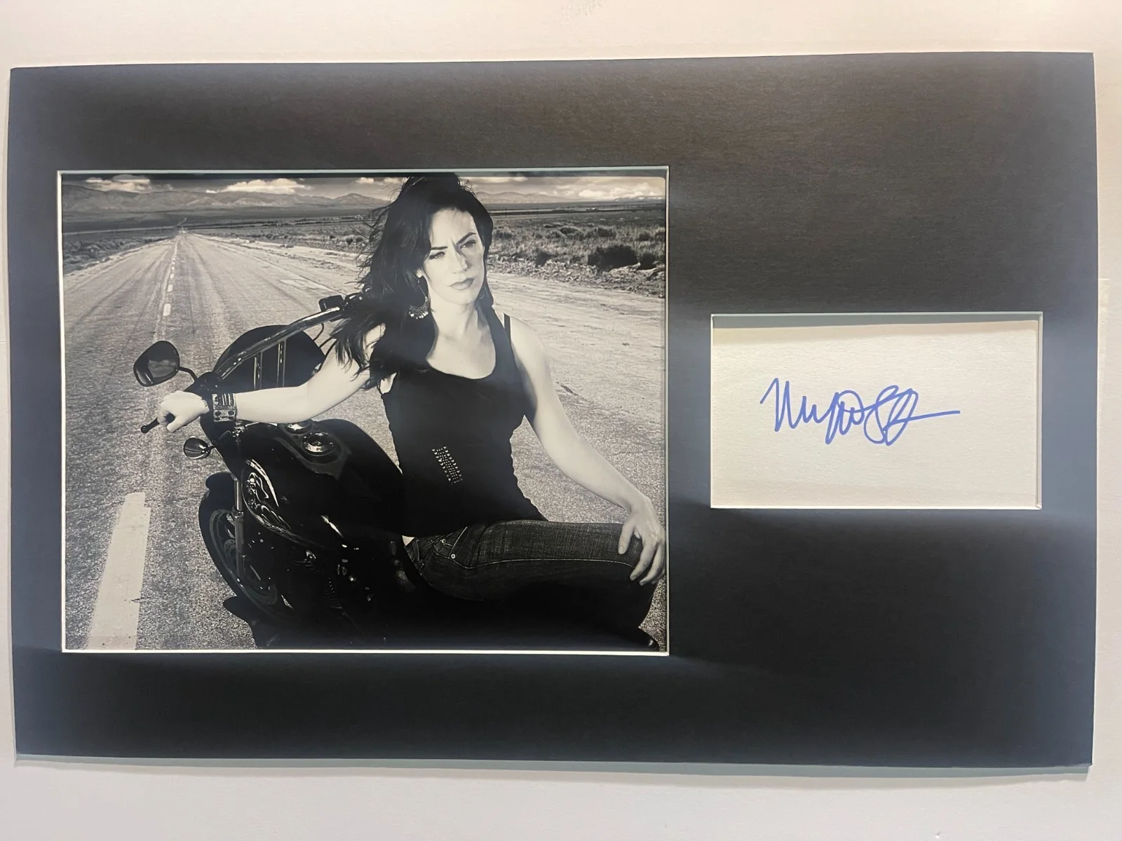 MAGGIE SIFF — Maggie Siff Sons Of Anarchy W/COA matted signed index card with photo 11x17 #1