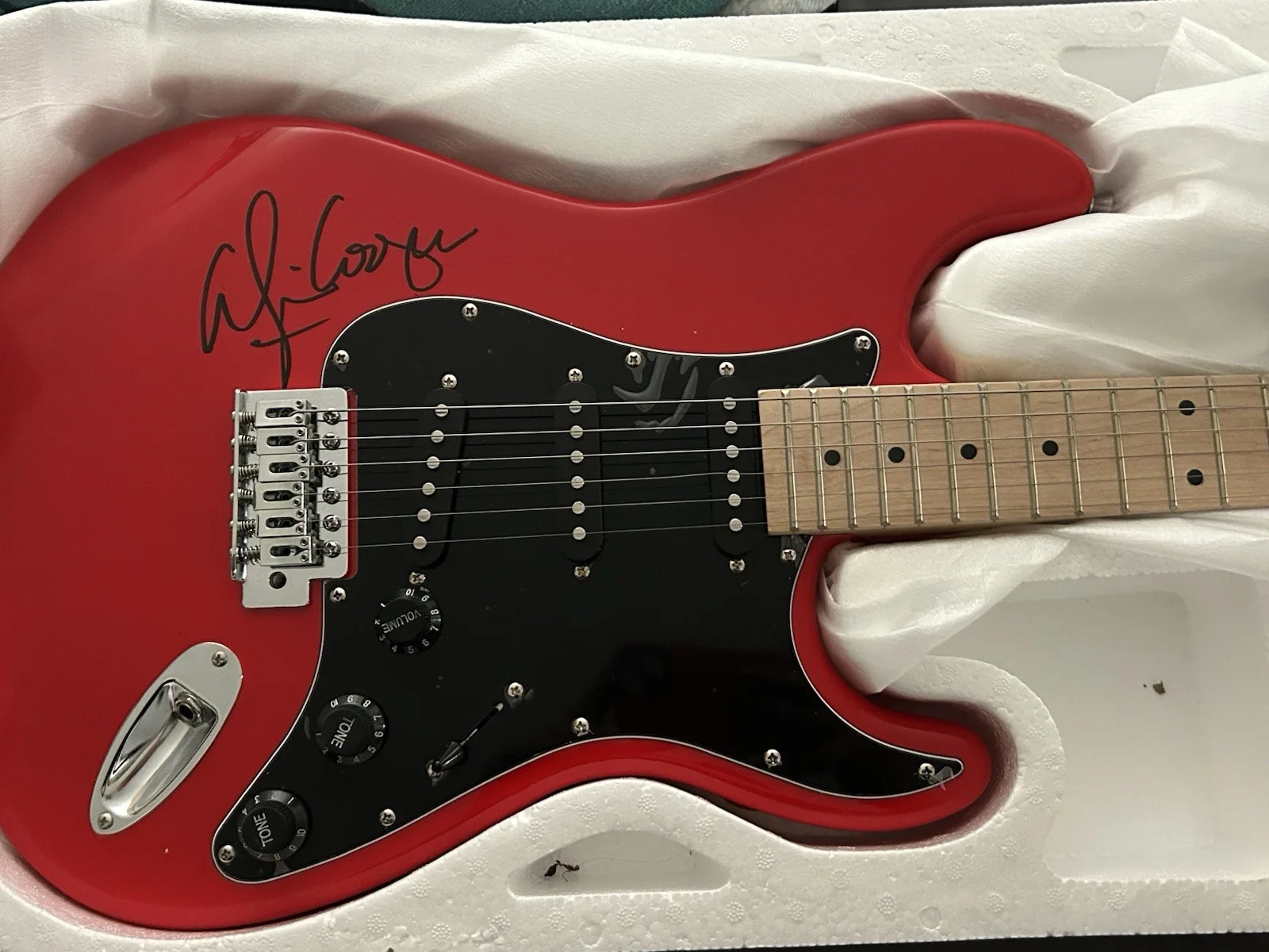 Alice Cooper Signed Full Size Electric Guitar COA Pristine Condition~Autographed, image 3