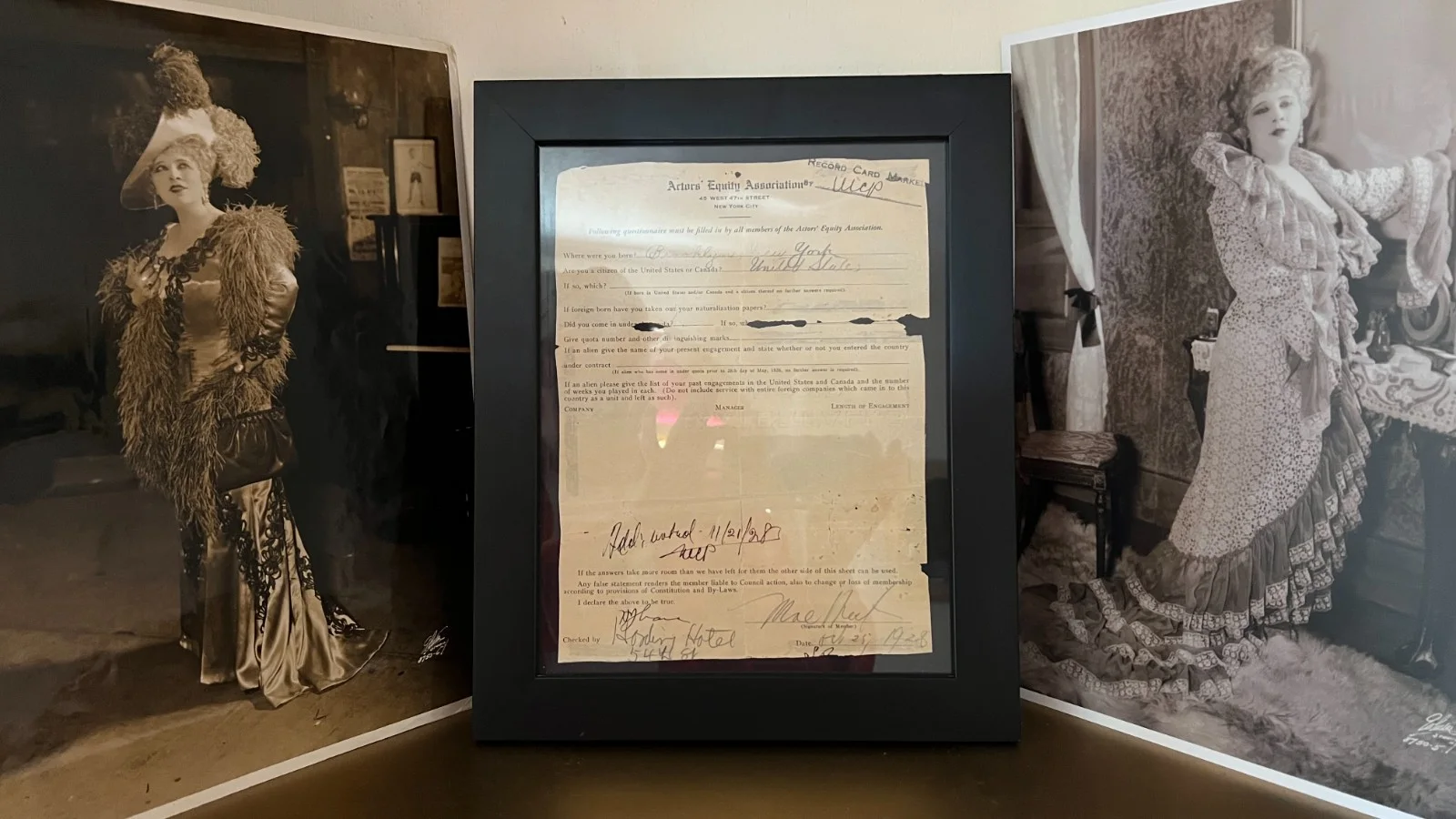 Mae West — Mae West Vintage 1928 signed theater document New York history Diamond Lil, изображение 2