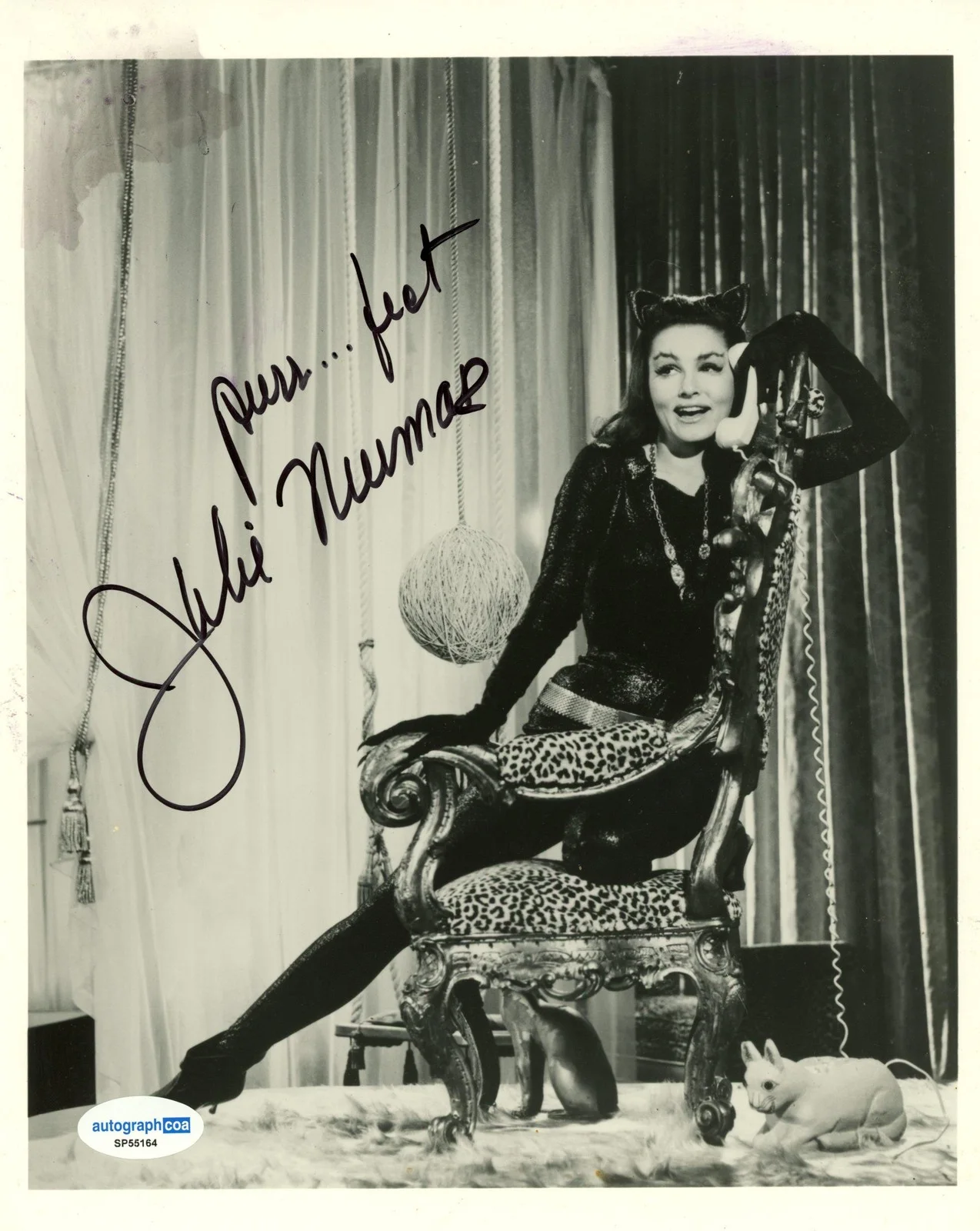 Julie Newmar — Julie Newmar "Batman" AUTOGRAPH Signed 'The Catwoman' 8x10 Photo ACOA, изображение 2
