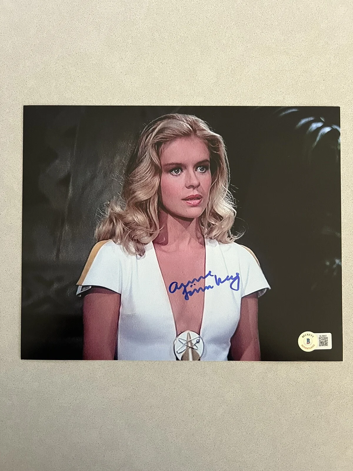 Anne Lonnberg — Anne Lonnberg autographed signed 8x10 photo Beckett BAS COA Bond 007 Sexy Hot