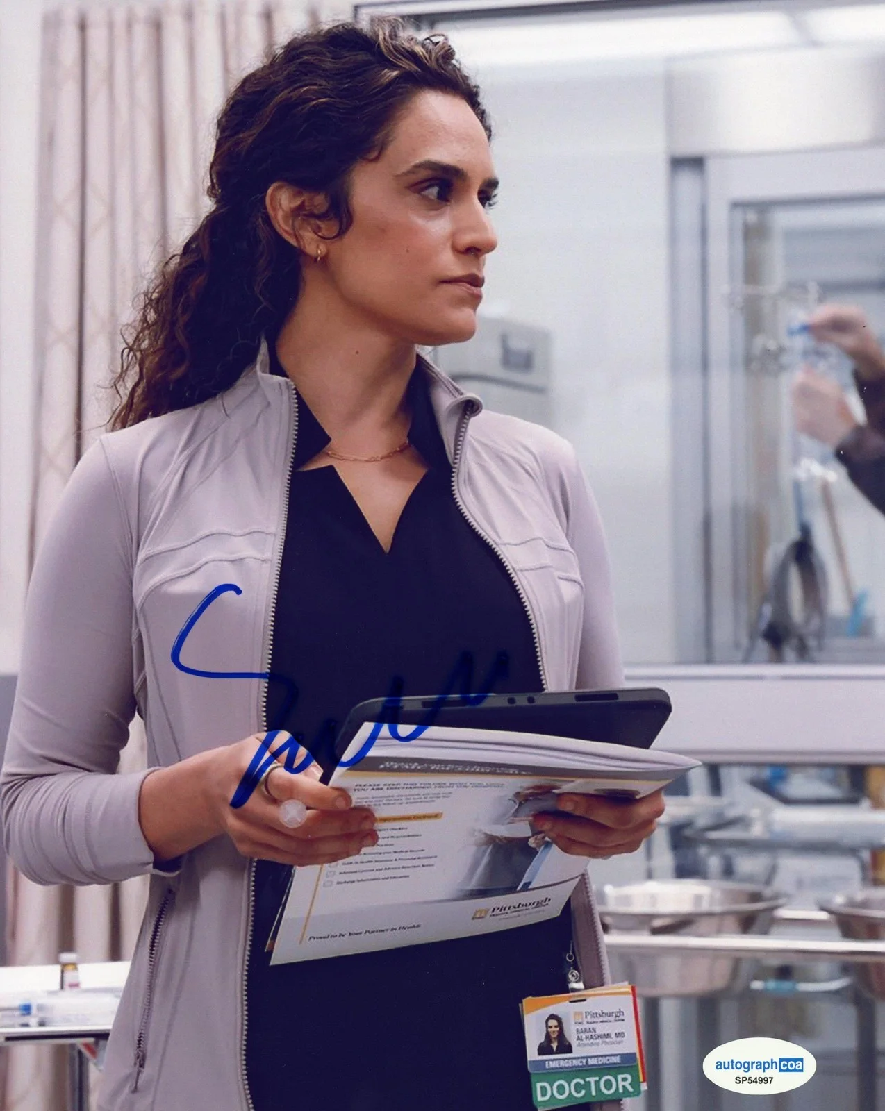 Sepideh Moafi — Sepideh Moafi "The Pitt" AUTOGRAPH Signed 'Dr. Al-Hashimi' 8x10 Photo B ACOA, image 2