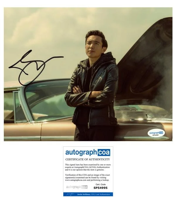 Justin H. Min — Justin H. Min "The Umbrella Academy" AUTOGRAPH Signed 'Ben' 8x10 Photo F ACOA