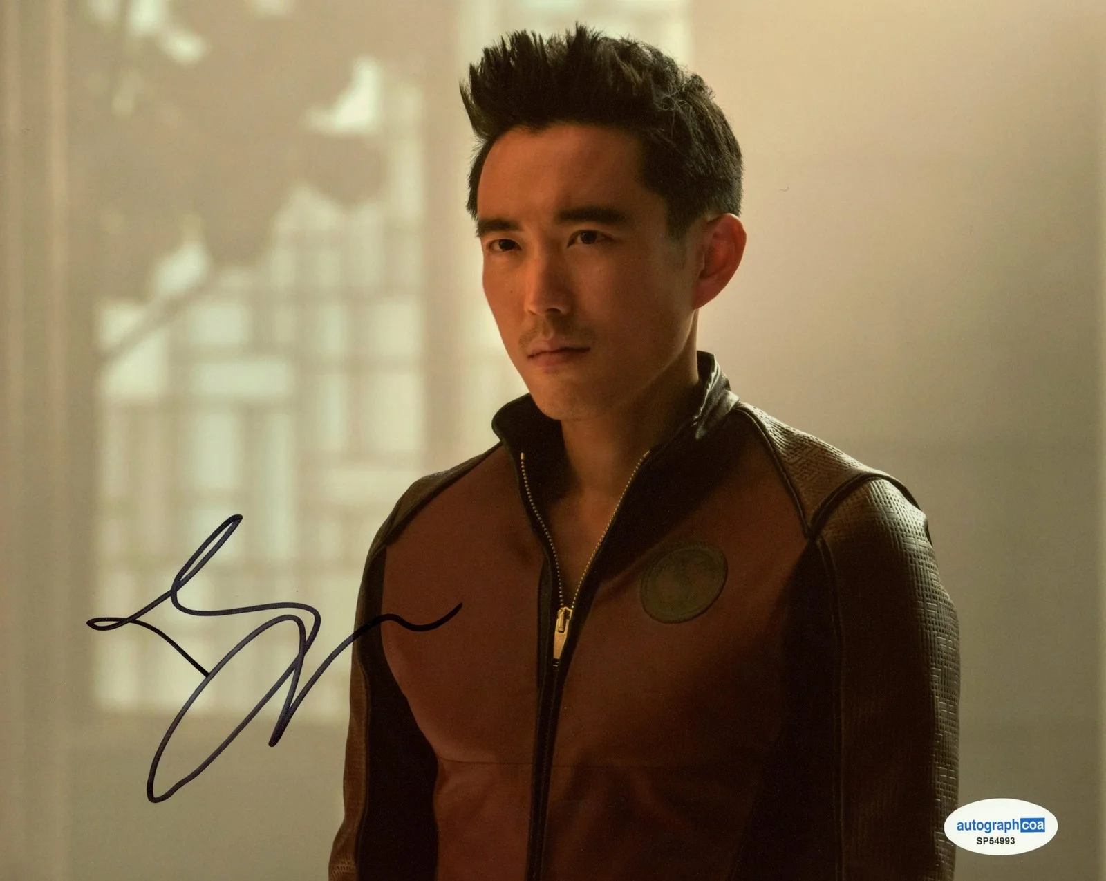 Justin H. Min — Justin H. Min "The Umbrella Academy" AUTOGRAPH Signed 'Ben' 8x10 Photo D ACOA, изображение 2