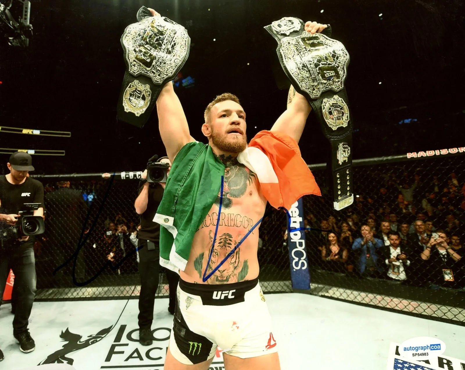 Conor McGregor — Conor McGregor "Notorious" AUTOGRAPH Signed UFC Fighter MMA 8x10 Photo B ACOA, изображение 2