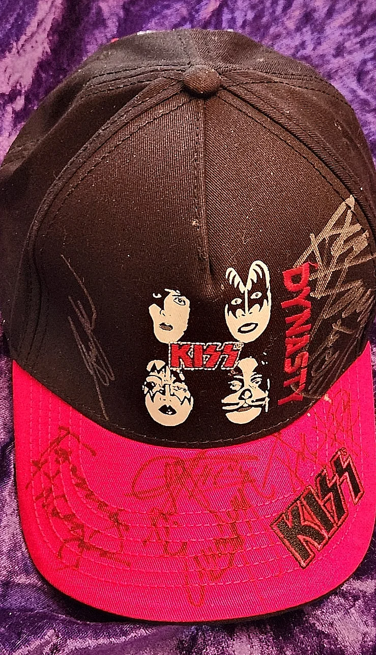 OFFICIAL KISS DYNASTY CAP SIGNED BY 7 MEMBERS ACE GENE PETER ERIC TOMMY BRUCE, image 2