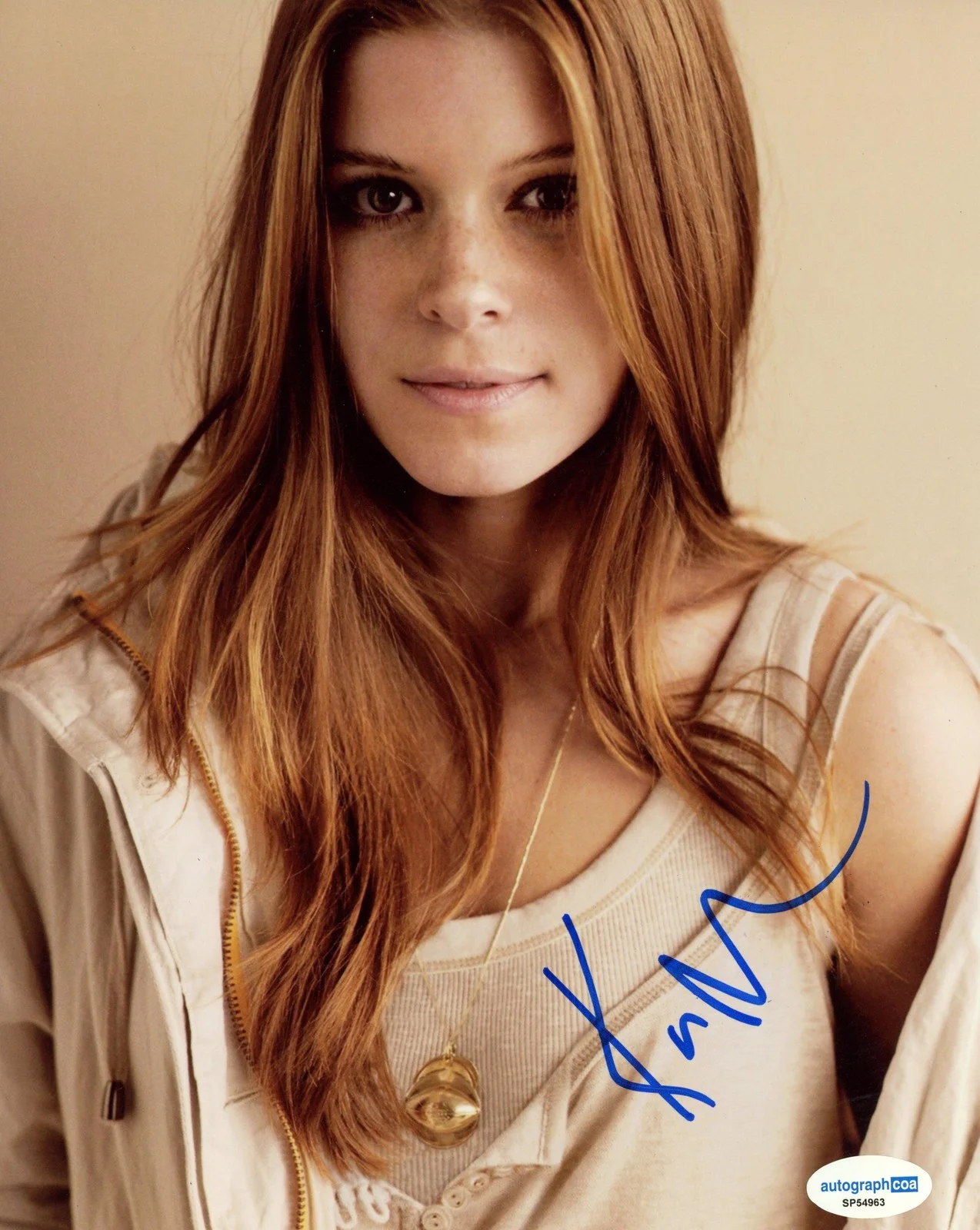 Kate Mara — Kate Mara "The Astronaut" AUTOGRAPH Signed Autographed 8x10 Photo ACOA, image 2