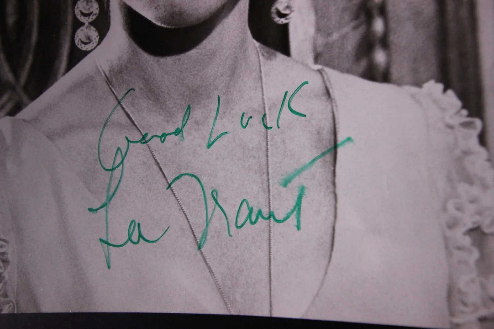 Lee Grant — LEE GRANT (VOYAGE OF THE DAMNED~SHAMPOO~THE LANDLORD) AUTOGRAPH PHOTO~, изображение 2