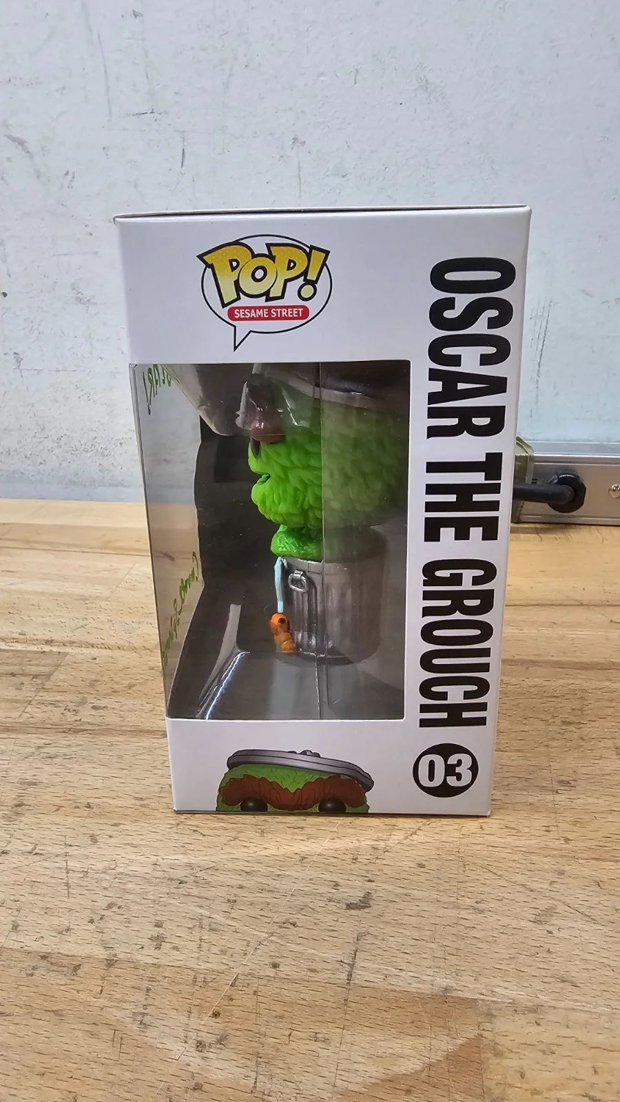 Caroll spinney — Caroll Spinney Sesame Street signed Oscar The Grouch Funko Pop Figure, изображение 2