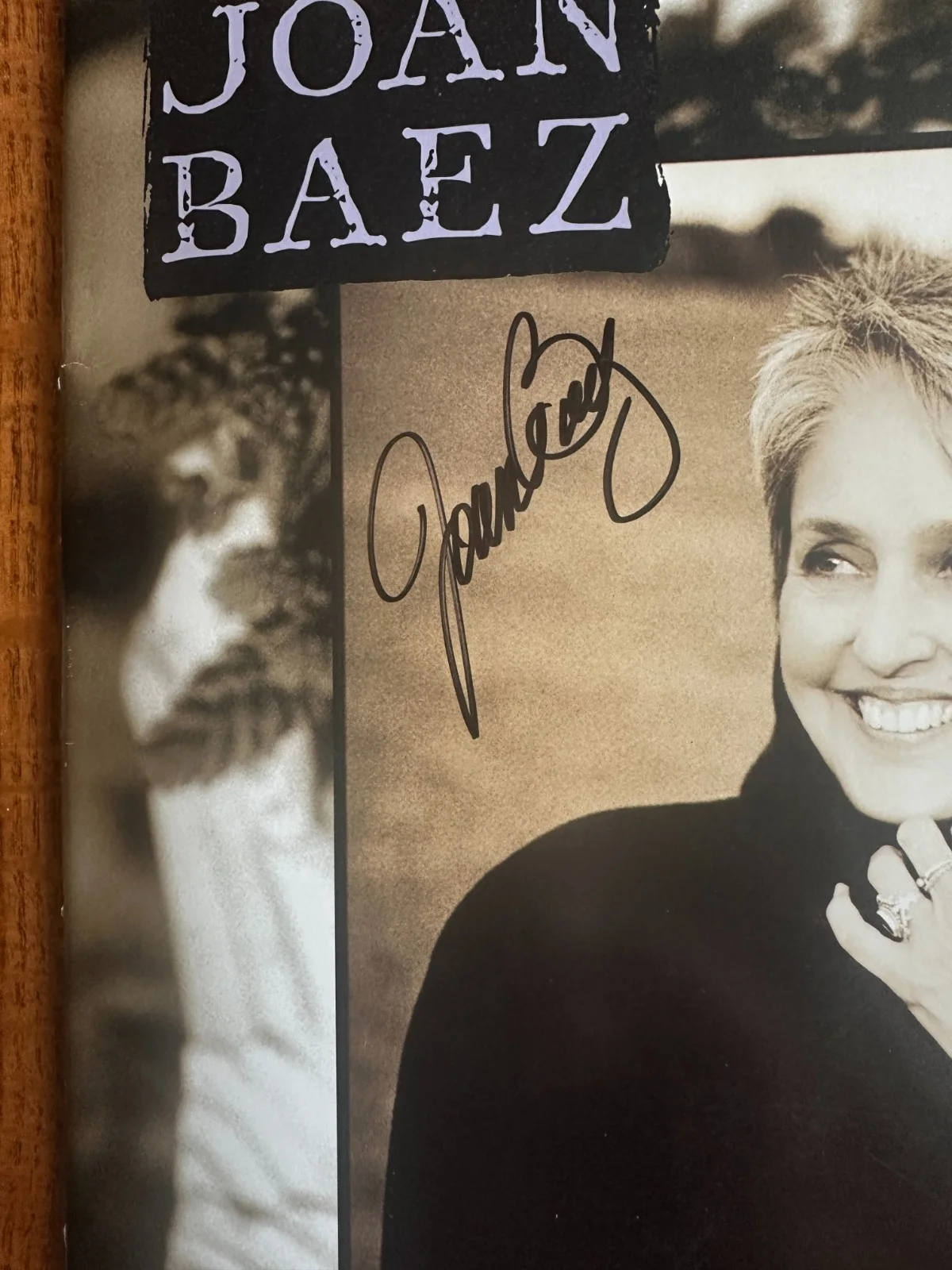 Joan Baez signed program ? booklet album magazine, image 2