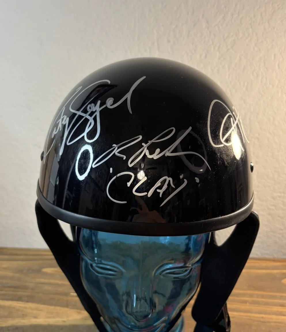 Charlie Hunnam, Ron Perlman, Ryan Hurst, Theo Rossi — Sons of Anarchy Motorcycle Helmet SIGNED Charlie Hunnam Ron Perlman Katy Segal, изображение 2