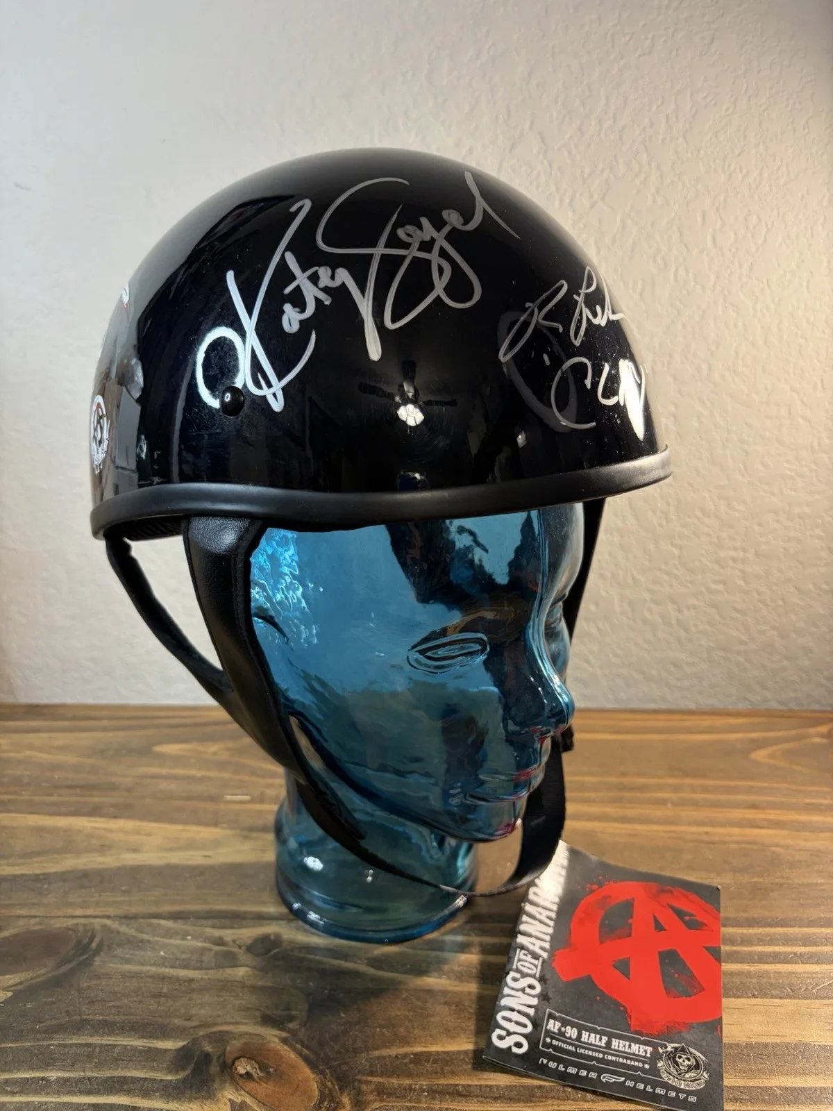 Charlie Hunnam, Ron Perlman, Ryan Hurst, Theo Rossi — Sons of Anarchy Motorcycle Helmet SIGNED Charlie Hunnam Ron Perlman Katy Segal, изображение 3