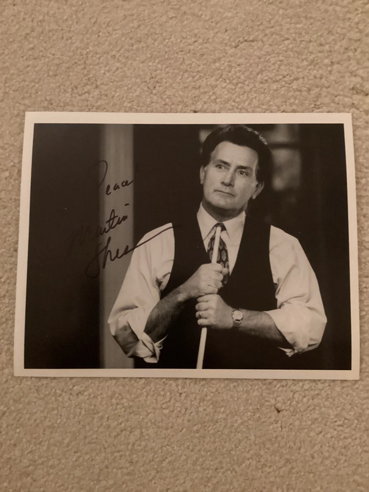 Martin Sheen — Martin Sheen – THE WEST WING "Apocalypse Now" Autograph Signed 8x10 B&W Image, image 3