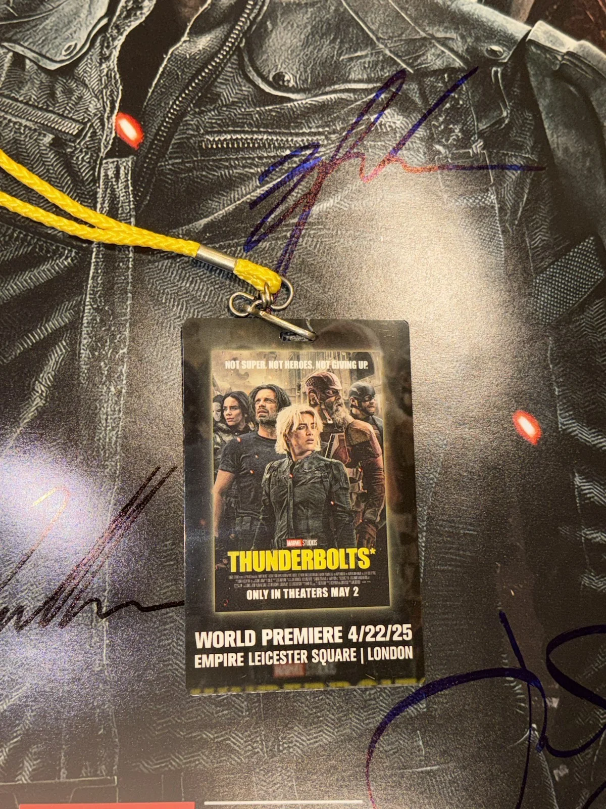 Thunderbolts Movie Poster Cast Signed COA Marvel Avengers Doomsday Rare, изображение 2