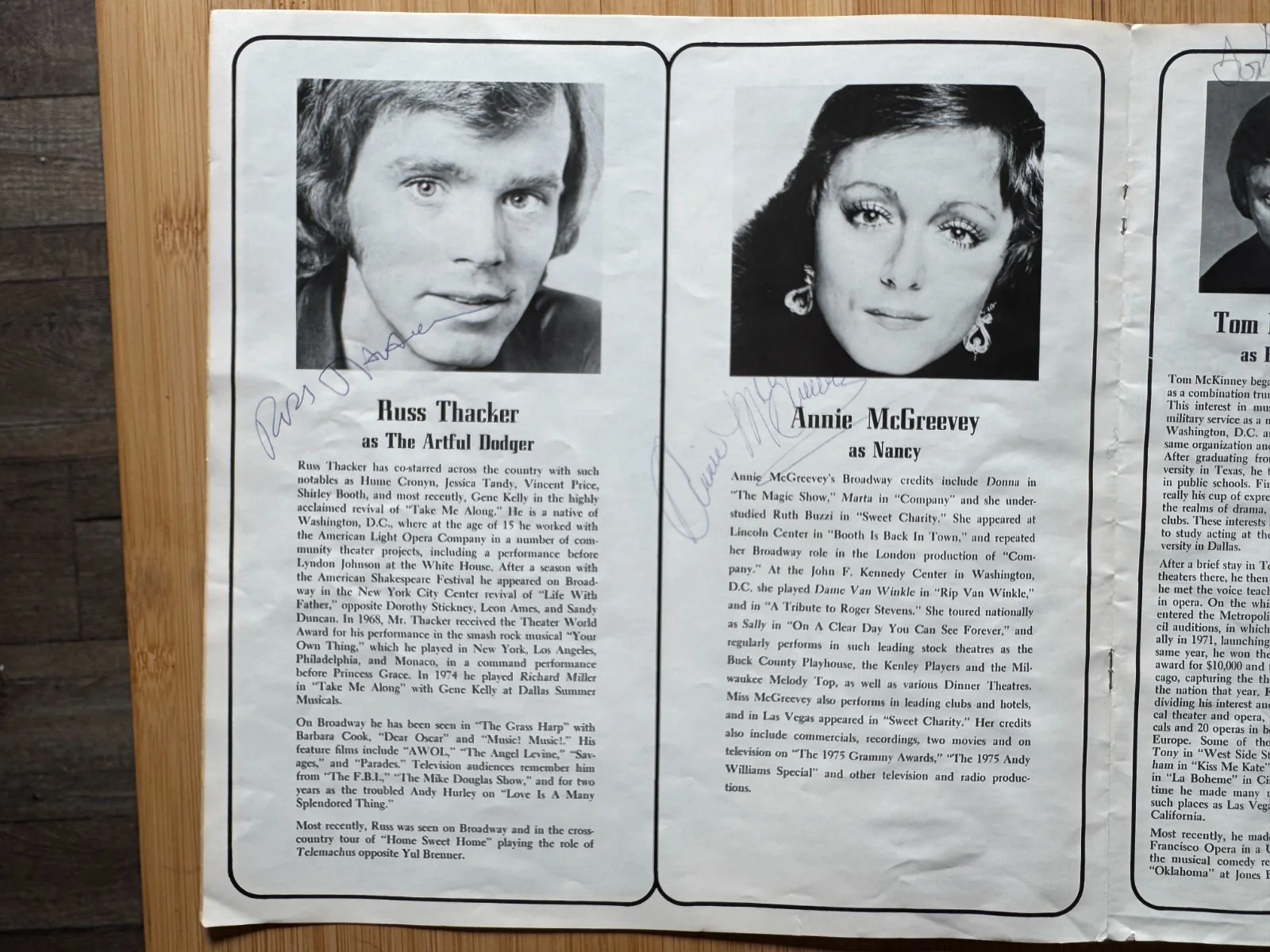 VINCENT PRICE — Vincent Price & Cast Signed 1976 Dallas Summer Musical Program for Oliver!, image 5
