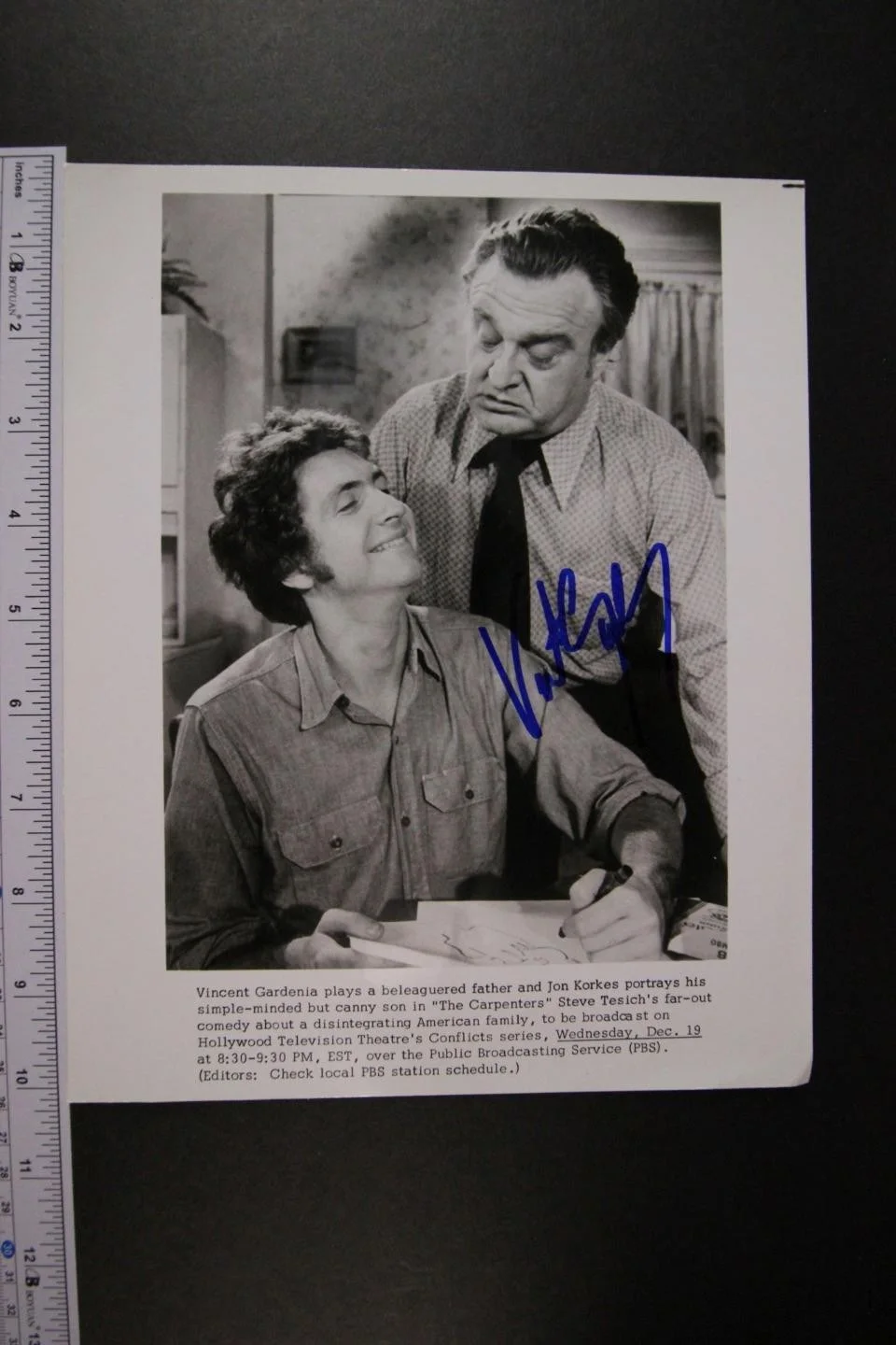 Vincent Gardenia — VINCENT GARDENIA (1920-1992) (MOONSTRUCK~BANG THE DRUM SLOWLY) AUTOGRAPH PHOTO~