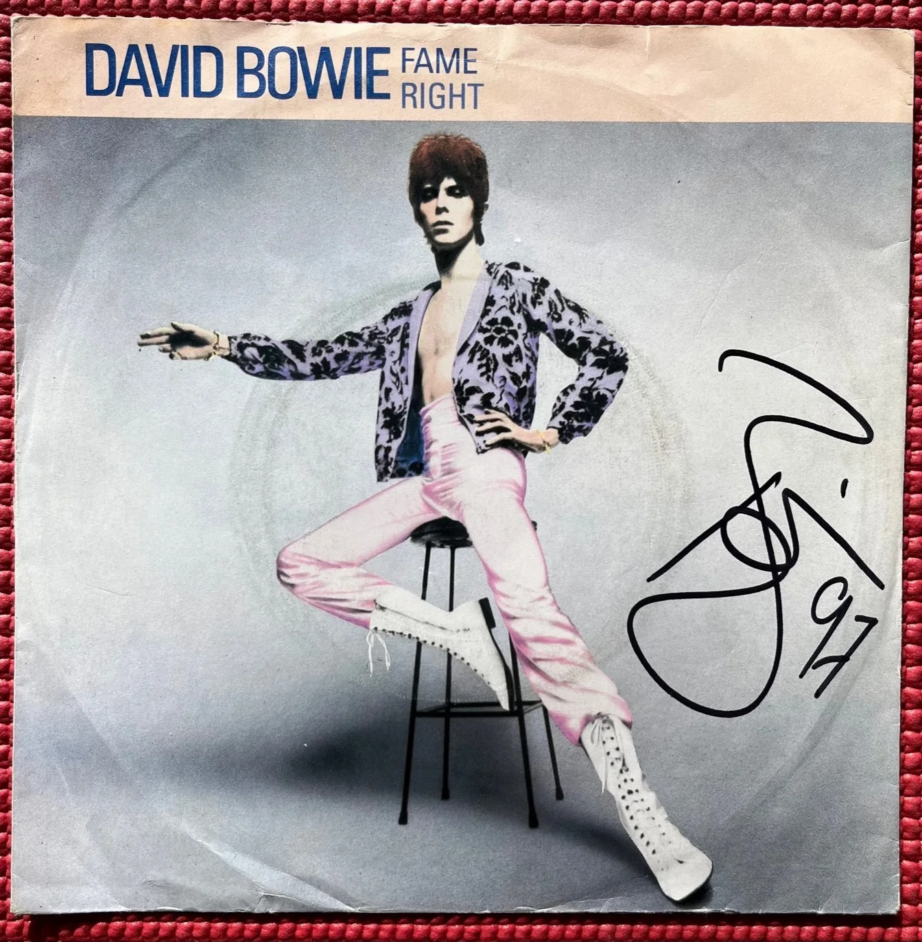 ANDY PETERS signed DAVID BOWIE autographed LIFETIMES 1983 "FAME" Single 45 RPM, изображение 2