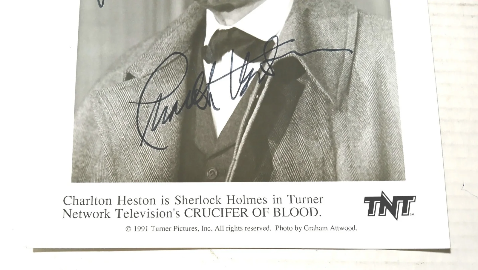Charlton Heston — Charlton Heston Signed Press Photo 1991 Crucifer Of Blood B&W Sherlock Holmes, изображение 2