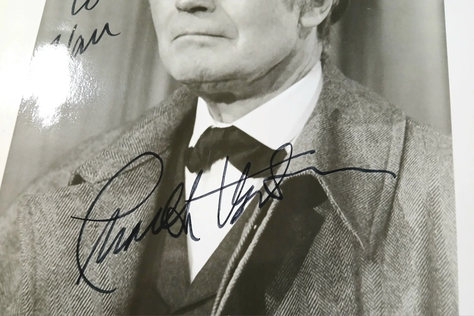 Charlton Heston — Charlton Heston Signed Press Photo 1991 Crucifer Of Blood B&W Sherlock Holmes, изображение 3