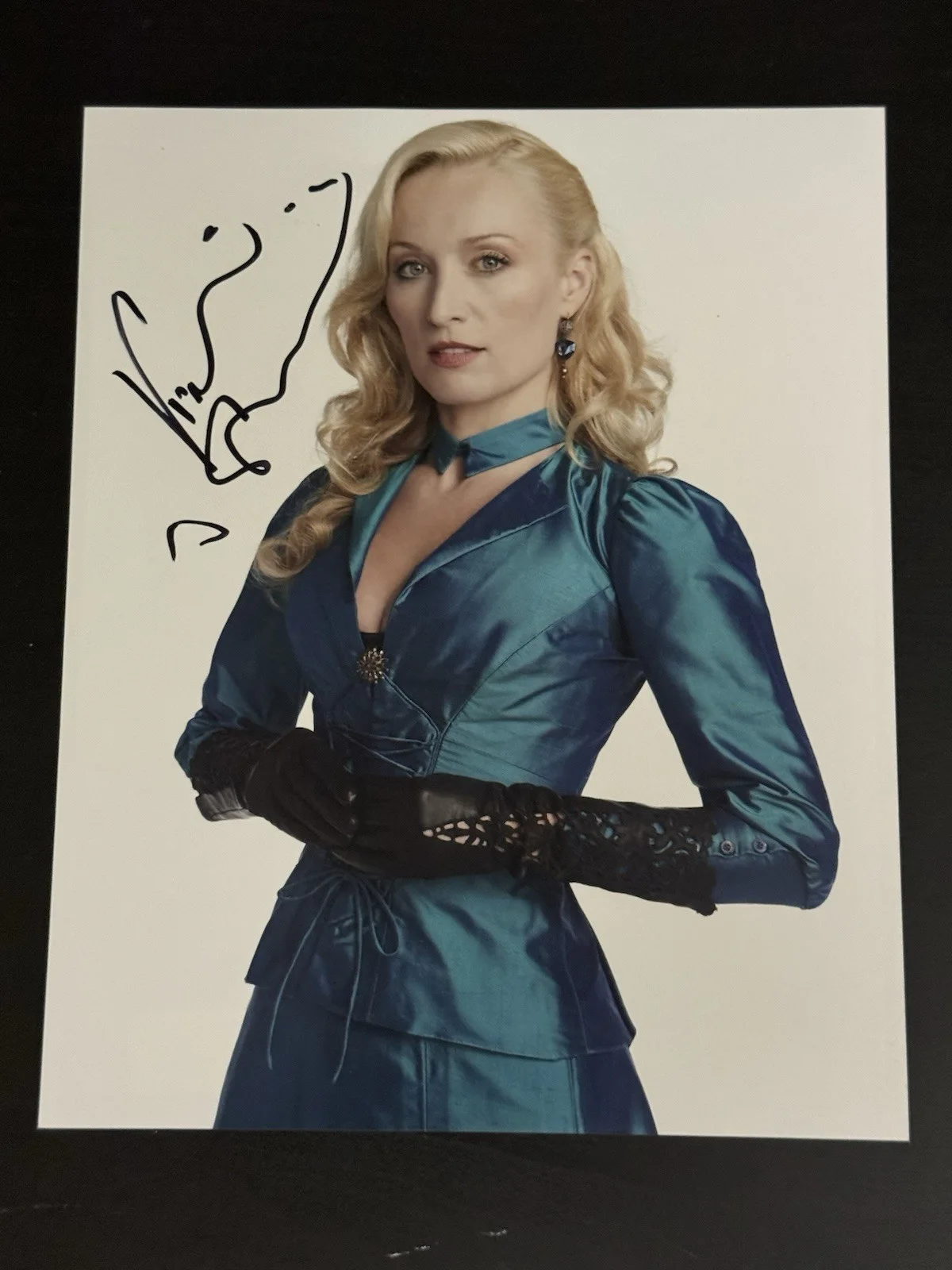 Victoria Smurfit — VICTORIA SMURFIT SIGNED 8 X 10 PHOTO DRACULA, MISSING, BULLETPROOF MONK W/ COA