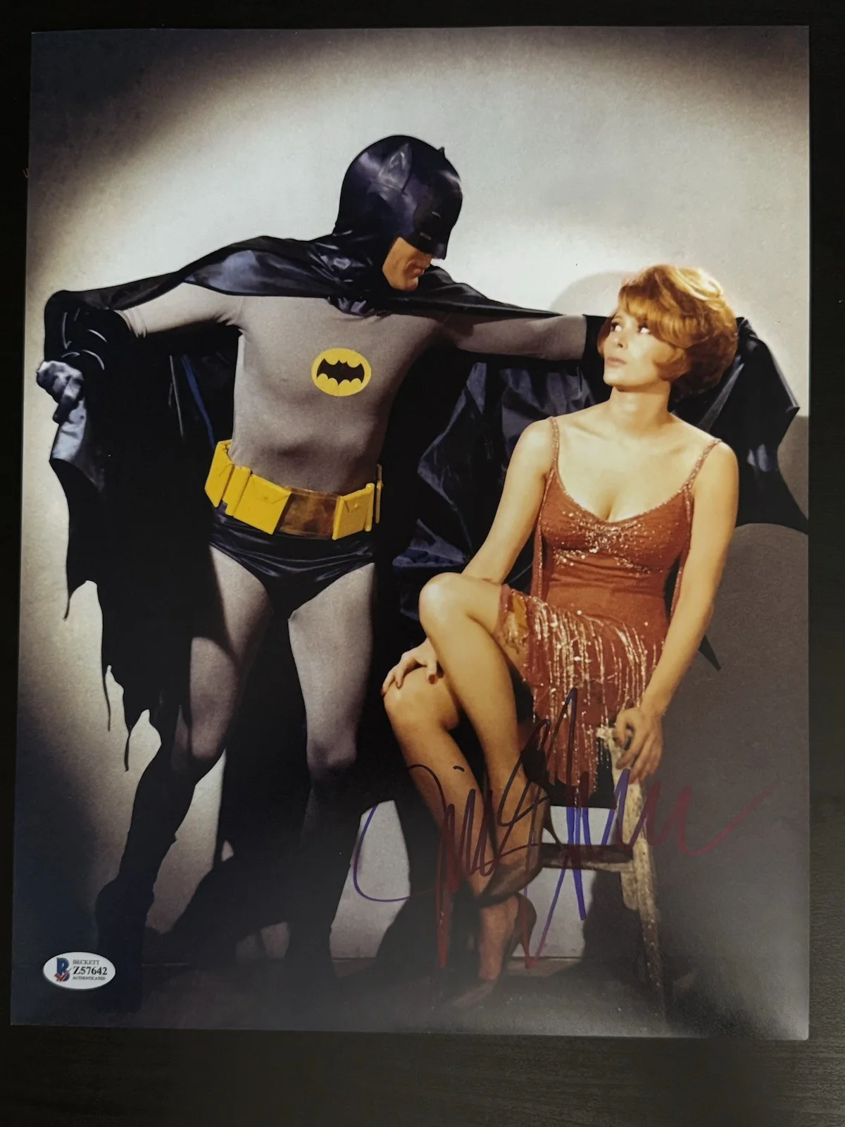 Jill St. John — JILL ST, JOHN SIGNED 11 X 17 PHOTO 1966 BATMAN, DIAMONDS ARE FOREVER BECKETT