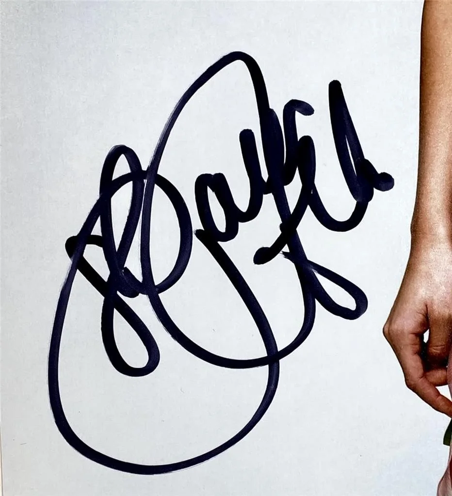 Paris Hilton — Paris Hilton signed 11x14 photo Model autograph ~ Beckett BAS, image 2